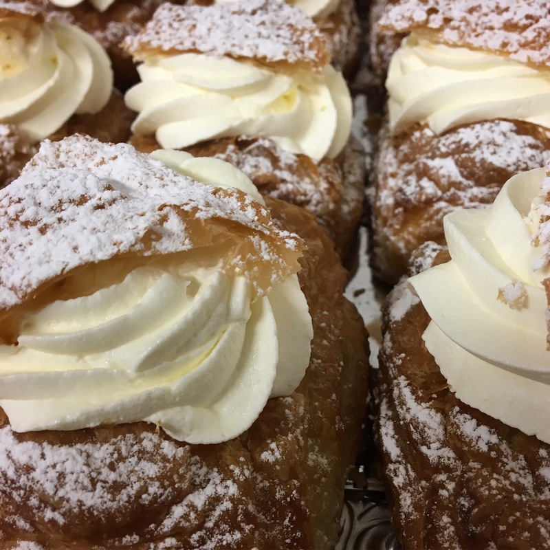 En god Wienersemla. Nybakat och tillagat av Linneas konditori och catering i Gamleby. 