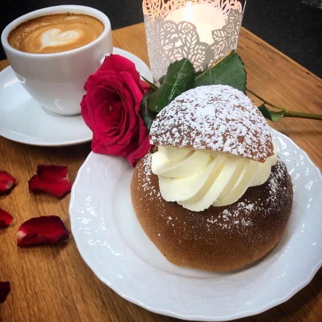 En god Vetesemla. Nybakat och tillagat av Linneas konditori och catering i Gamleby. 